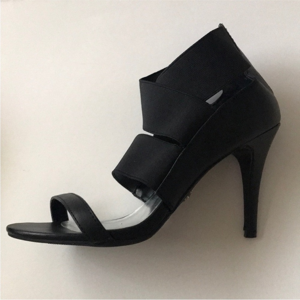 Vera Wang 4 inch Black Stiletto Heels Size 8